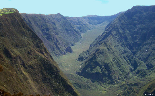 Vue sur l'amont de la rivière des Remparts, ile de La Réunion, vue prise en direction du Nord