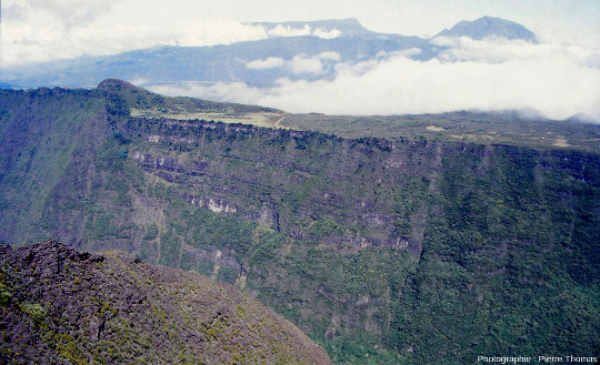Vue d'ensemble sur le Nez de Bœuf, ile de La Réunion