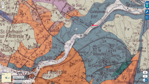 Localisation de l'affleurement de basaltes en coussins (pillow lavas) des photos précédentes (au carrefour des D118 et D556, flèche rouge) sur un extrait de la carte géologique de Tarare à 1/50 000