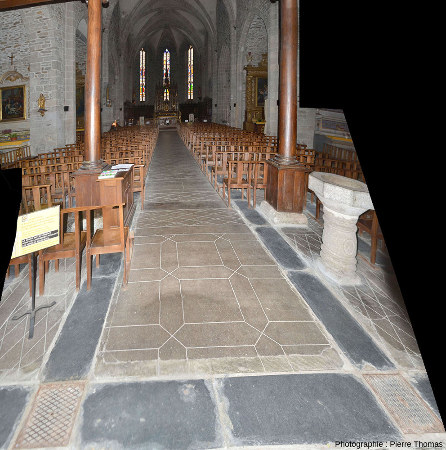 L'intérieur de l'église de Chaudes-Aigues, Cantal