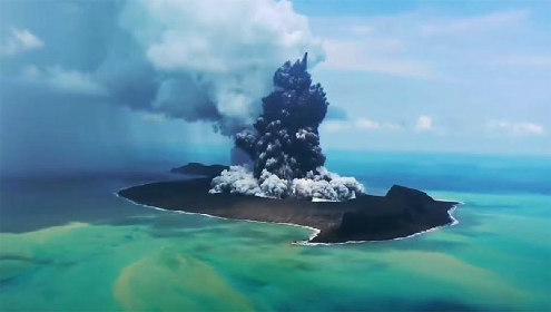 Éruption surtseyenne ayant précédé l'explosion du 15 janvier 2022, archipel des Tonga