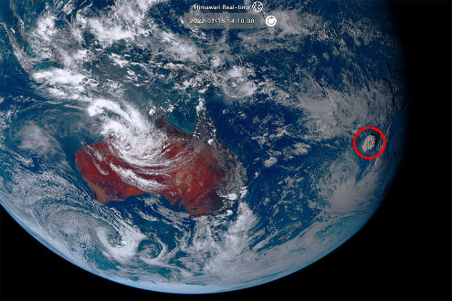 Image satellite à vue très large du panache éruptif du 15 janvier 2022