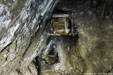 Dans l'une des galeries d'une mine d'Orpierre (Hautes-Alpes)