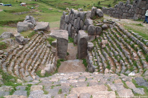 Un autre secteur de la forteresse inca de Saqsaywaman, Cuzco (Pérou)