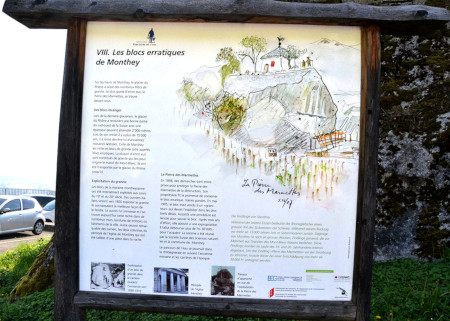 L'un des panneaux situés au pied de la Pierre des Marmettes, Monthey, Suisse