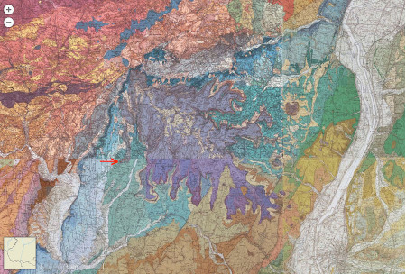 Montage de cartes géologiques (Privas, Crest, Aubenas, Montélimar) couvrant la région du massif du Coiron, avec la même couverture et la même échelle que la carte topographique