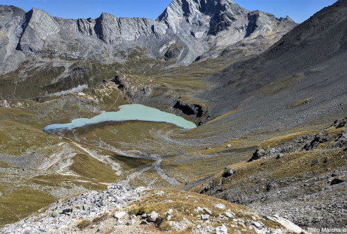 Vue en surplomb du Lac Blanc, Pralognan-la-Vanoise (Savoie)
