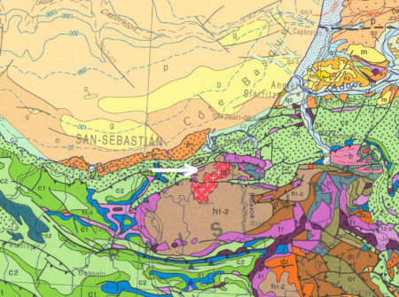 Extrait de la carte géologique de France à 1/1 000 000 localisant l'affleurement (flèche blanche) de poudingue triasique