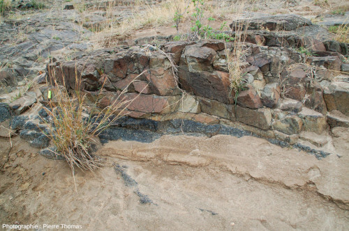 Un autre niveau de chromite près de la ferme Maandaagshoek, Bushveld (Afrique du Sud)