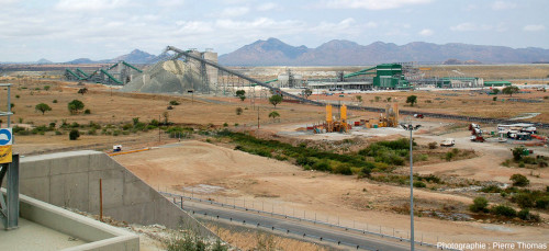 Zone industrielle adjacente à la mine de platine Pp Rust (Afrique du Sud) où ont lieu toutes les opérations de traitement