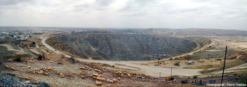 Vue globale, dans son état d'octobre 2008, de la mine de cuivre de Palabora (également orthographiée Phalaborwa), Afrique du Sud