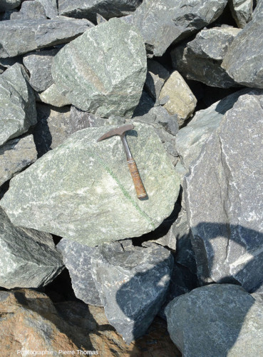 Blocs de péridotite provenant de la carrière de Finero (Piémont, Italie)