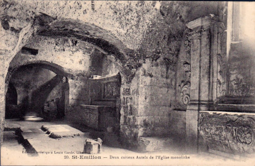 Deux autels de l'église monolithe de Saint-Émilion (Gironde), entre 1900 et 1910