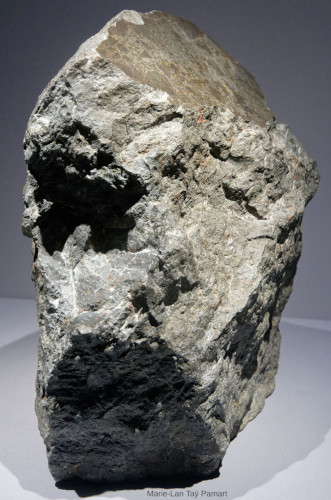 Gros fragment de la météorite d’Ensisheim conservé au Muséum national d’Histoire naturelle (Paris)