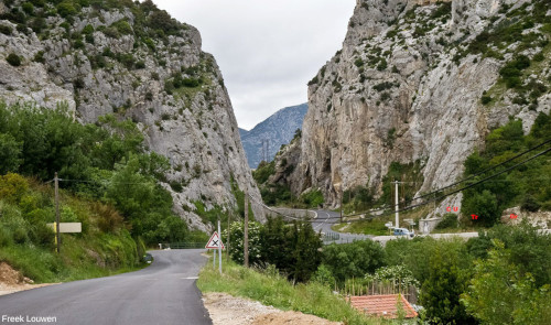 Vue de la sortie Sud de la clue de la Fou (Pyrénées-Orientales)