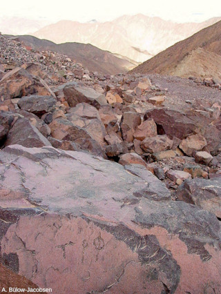 Aspect actuel des carrières de porphyre rouge antique dans le désert oriental égyptien