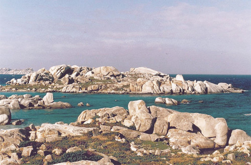L'ilot San Bainsu, au Sud-Ouest de l'ile Cavallo (Corse)