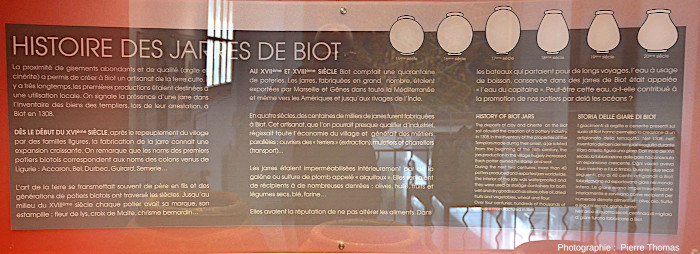 Panneau explicatif racontant l'histoire des jarres de Biot (Alpes Maritimes)