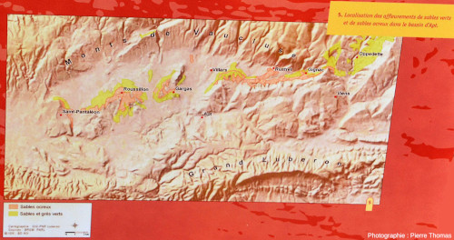 Autre panneau montrant la localisation des sables ocreux (en orange), obtenus au Crétacé supérieur aux dépens de l'altération des sables et grès verts déposés à l'Albien (en vert-jaune), mines de Bruoux (Vaucluse)