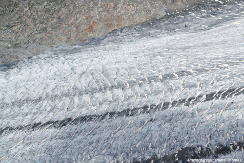 Autres crevasses vues depuis la station supérieure du téléphérique de l'Eggishorn (canton du Valais, Suisse)