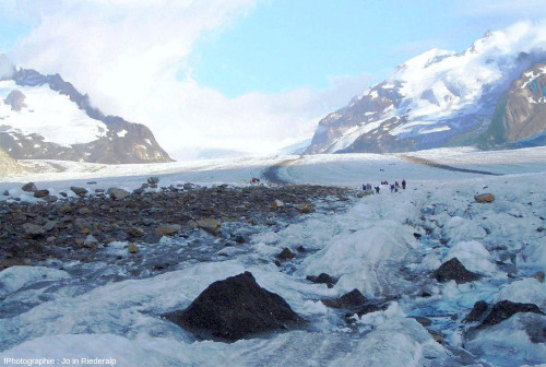 Une moraine médiane du glacier d'Aletsch (Suisse)