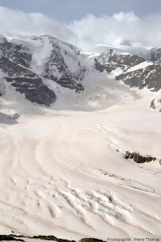 Vue sur la zone d'alimentation du glacier Pers (canton des Grisons, Suisse)