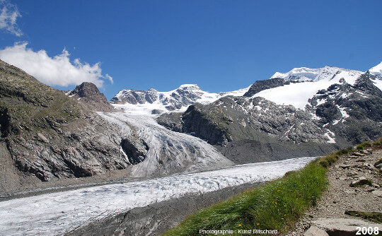 Le confluent entre les glaciers Pers et Morteratsch, vu depuis la rive gauche en 2008