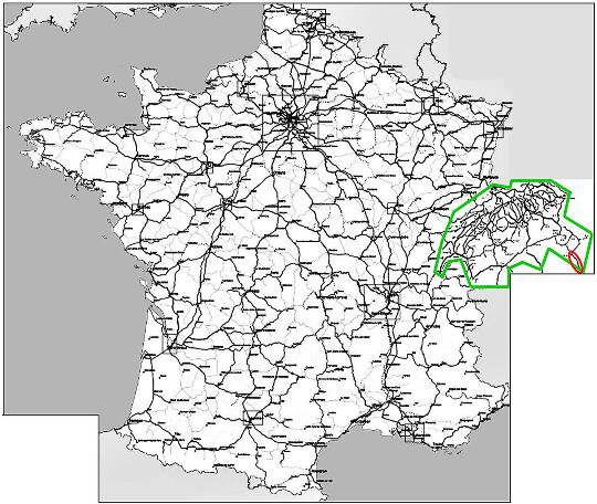 Montage comparant les cartes des réseaux ferroviaires français (en 2020) et suisse (en 2015)