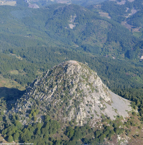 Le mont Gerbier de Jonc, 1551 m, célèbre suc phonolitique ardéchois