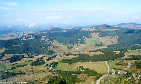 Vue sur le plateau situé à 3-4 kilomètres du Gerbier de Jonc (Ardèche)