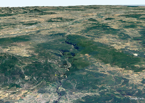 Vue aérienne en direction du Sud-Est sur l'ensemble des gorges de l'Ardèche