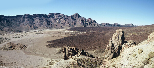 Vue globale sur le Sud et l'Ouest de la caldeira de Las Canadas photographiée depuis le Mirador de la Ruleta (Tenerife, Canaries)