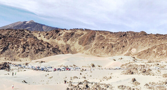 Vue sur une autre coulée courte et épaisse de lave visqueuse dominant le parking du site Las Minas de San Jose (Tenerife, Canaries)
