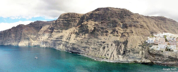 Vue d'ensemble des falaises immédiatement au Nord de Los Gigantes, Tenerife (Canaries)