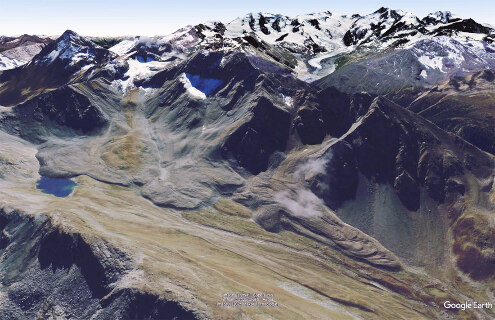 Vue aérienne avec plus de recul, en direction du Sud, sur l'environnement du glacier rocheux de Muragl, région de Saint-Moritz, Suisse