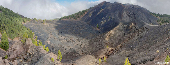 Vue sur la dépression située au pied du volcan El Duraznero et son lac de lave qui l'a rempli en 1949, La Palma, Canaries