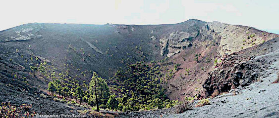Vue, depuis le bord Nord, sur le cratère du volcan de San Antonio, La Palma, Canaries