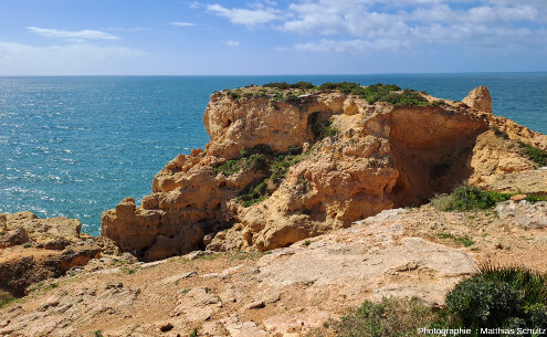 Les falaises d'Algar Seco, commune de Carvoeiro, Algarve (Sud du Portugal)