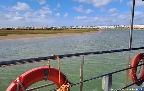 Vasières et chenaux d'eau salée à Tavira, dans la Ria Formosa, Algarve (Sud du Portugal)