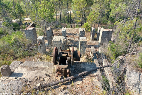Une partie de la zone de traitement des roches extraites lors de l'exploitation des mines du domaine Saint-Daumas - Pic Martin (Var)
