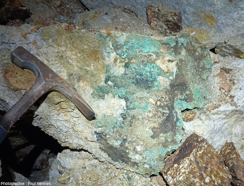 Filon de galène avec un dépôt vert de gris, du cuivre, mines des Mayons (Var)