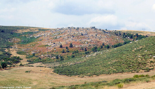 Panorama avec le chaos granitique du hameau du Genest, Montselgues (Ardèche)