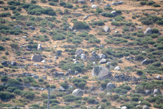 Chaos granitique, ruines de la Felgère, à quelques centaines de mètres au Sud-Ouest du hameau de La Borie (Montselgues, Ardèche)