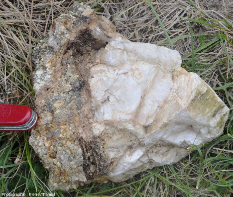 Échantillon ramassé au pied du filon de barytine de la figure précédente (Lozère)
