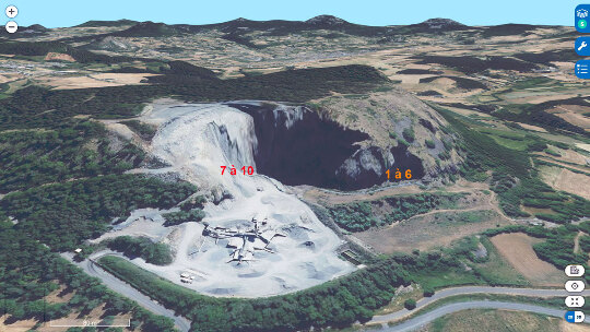Vue aérienne de la montagne de Peylenc (Haute-Loire) et de sa carrière