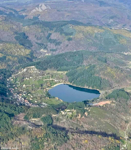 Le lac de Saint-Martial (Ardèche), le maar le plus au Sud de l'alignement Nord (170 000 ans)