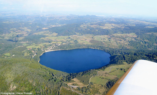 Le lac d'Issarlès (Ardèche), âgé de 78 000ans