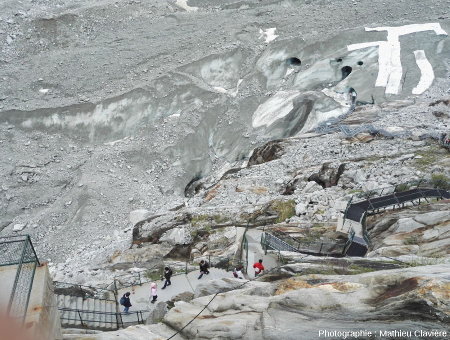 Escalier permettant de descendre jusqu'au glacier