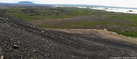 Pente Ouest du cône de scories Hverfjall, sur la rive Est du lac Mývatn, au Nord-Est de l'Islande