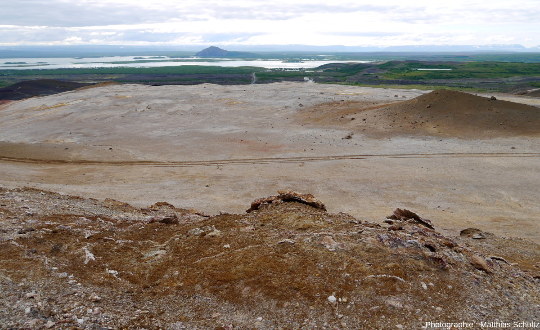 Vue en direction de l'Ouest sur le lac Mývatn depuis la crête Námafjall (Islande)
